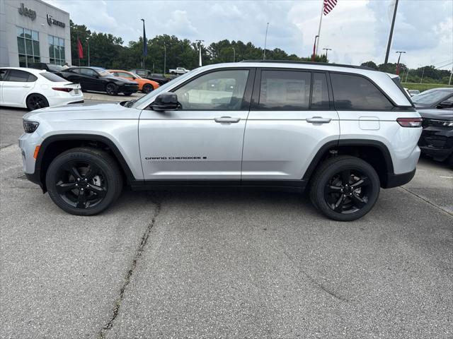 new 2025 Jeep Grand Cherokee car, priced at $42,000