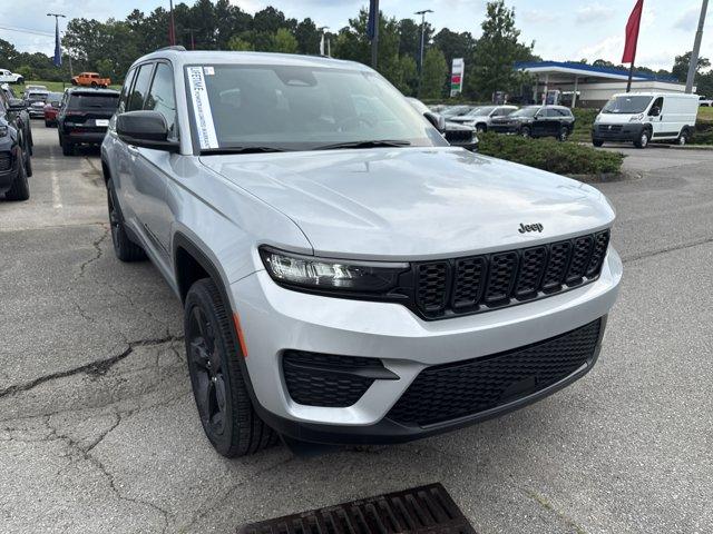 new 2025 Jeep Grand Cherokee car, priced at $42,000
