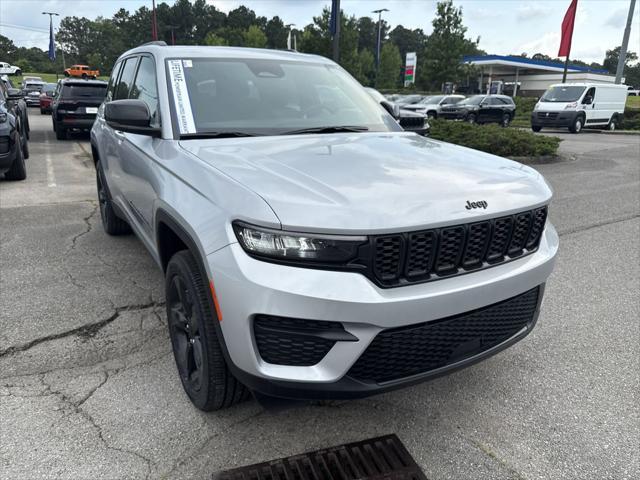 new 2025 Jeep Grand Cherokee car, priced at $42,000