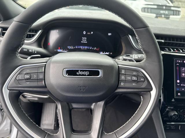 new 2025 Jeep Grand Cherokee car, priced at $42,000