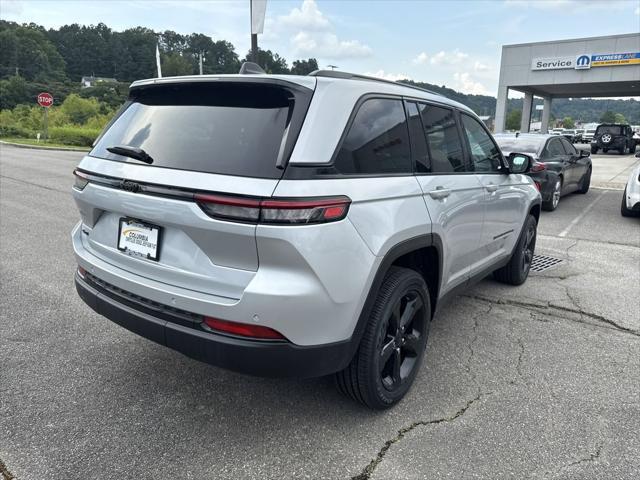 new 2025 Jeep Grand Cherokee car, priced at $42,000