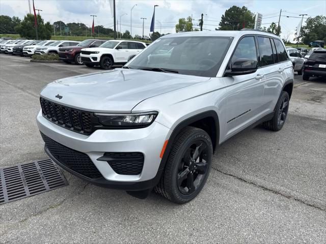 new 2025 Jeep Grand Cherokee car, priced at $42,000