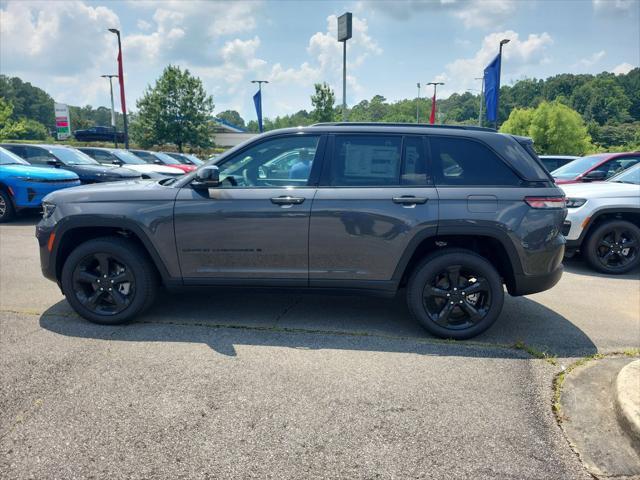 new 2025 Jeep Grand Cherokee car, priced at $48,000
