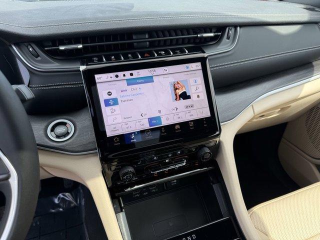 new 2025 Jeep Grand Cherokee car, priced at $43,000