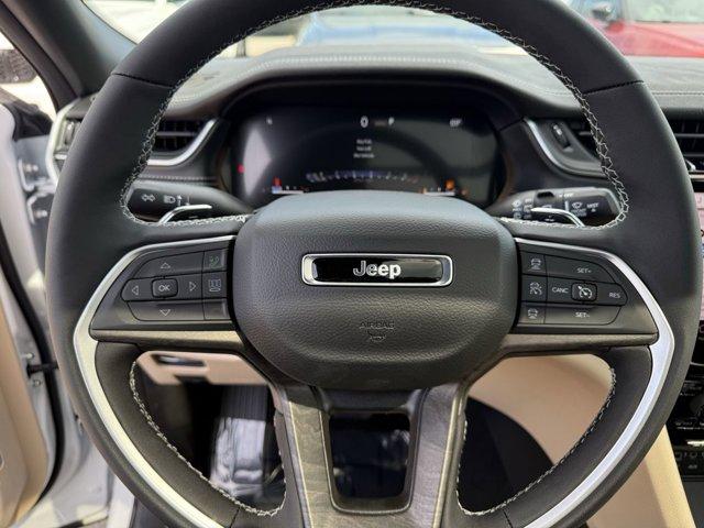 new 2025 Jeep Grand Cherokee car, priced at $43,000
