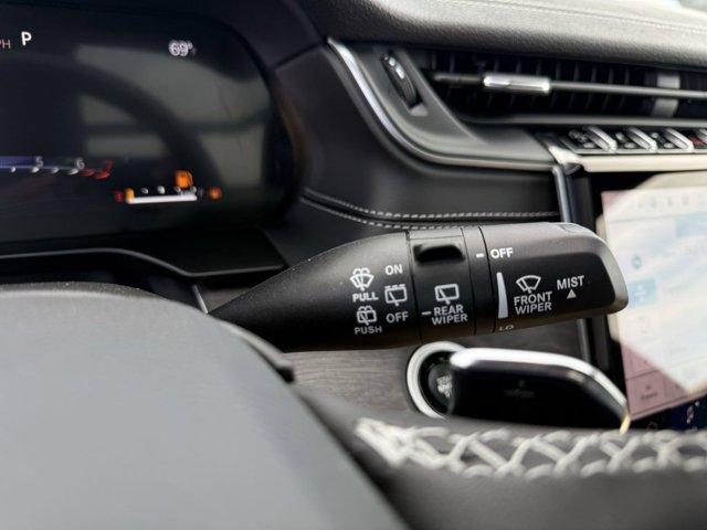 new 2025 Jeep Grand Cherokee car, priced at $43,000