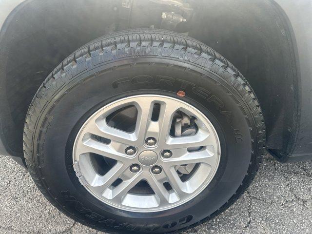 used 2024 Jeep Grand Cherokee car, priced at $30,830