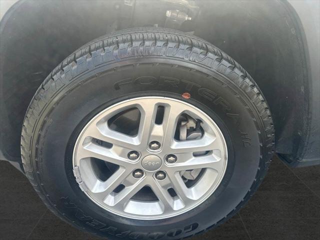 used 2024 Jeep Grand Cherokee car, priced at $29,840