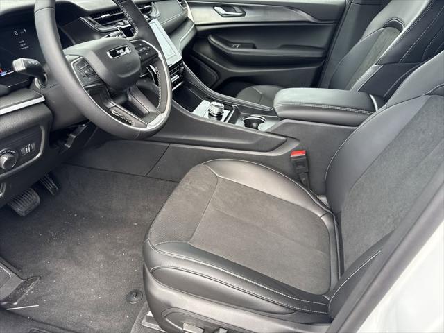 new 2025 Jeep Grand Cherokee car, priced at $42,500