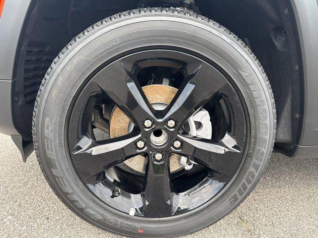new 2025 Jeep Grand Cherokee car, priced at $39,000