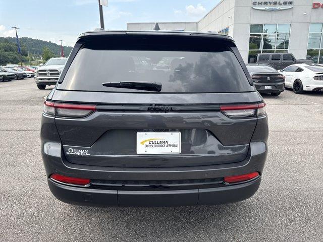 new 2025 Jeep Grand Cherokee car, priced at $39,000