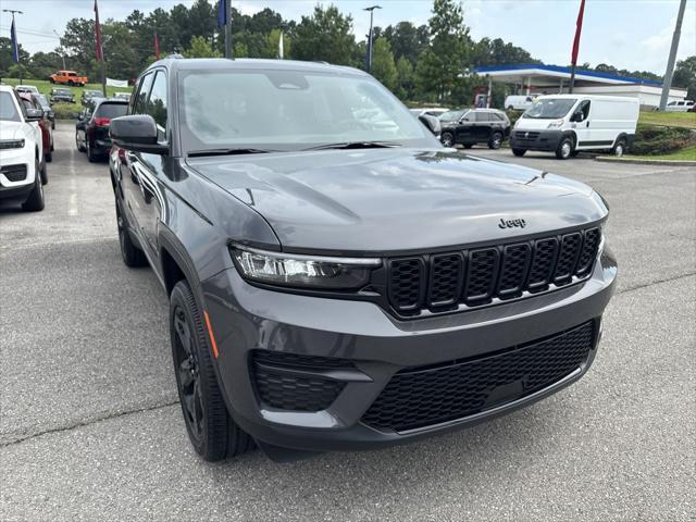 new 2025 Jeep Grand Cherokee car, priced at $39,000