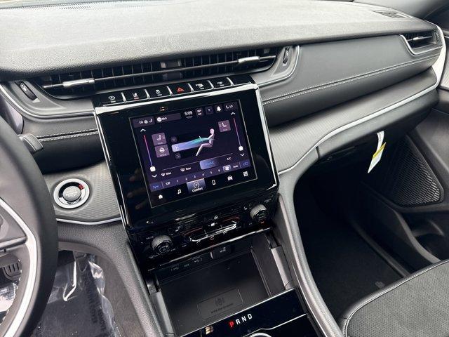 new 2025 Jeep Grand Cherokee car, priced at $39,000