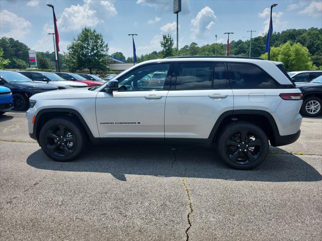 new 2025 Jeep Grand Cherokee car, priced at $48,000