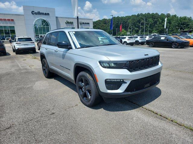 new 2025 Jeep Grand Cherokee car, priced at $48,000