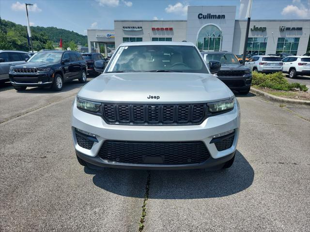 new 2025 Jeep Grand Cherokee car, priced at $48,000