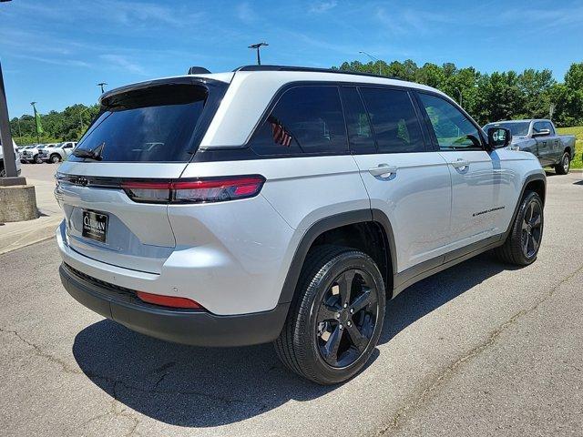 new 2024 Jeep Grand Cherokee car, priced at $43,920