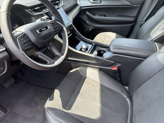 new 2025 Jeep Grand Cherokee car, priced at $41,000