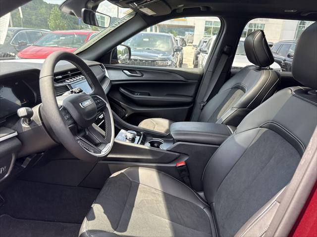 new 2025 Jeep Grand Cherokee car, priced at $41,000