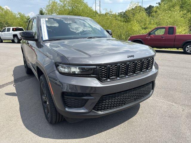 new 2025 Jeep Grand Cherokee car, priced at $41,000
