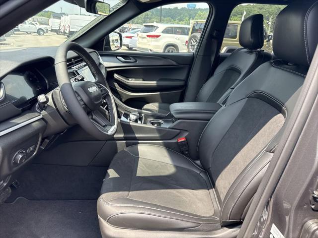new 2025 Jeep Grand Cherokee car, priced at $41,000