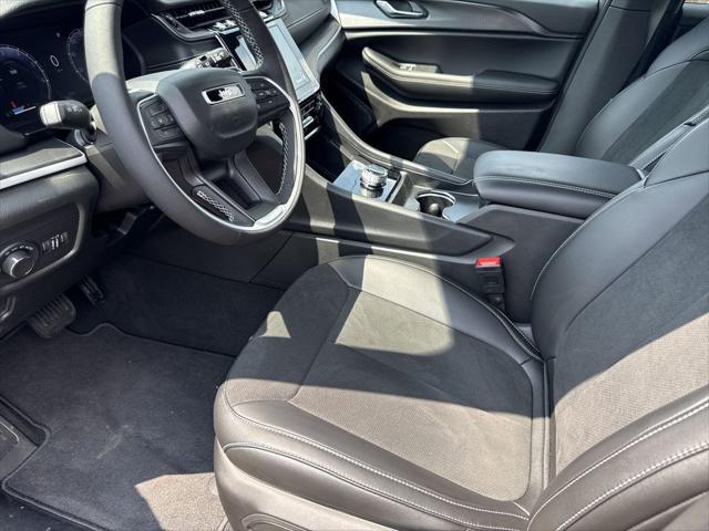 new 2025 Jeep Grand Cherokee car, priced at $41,000