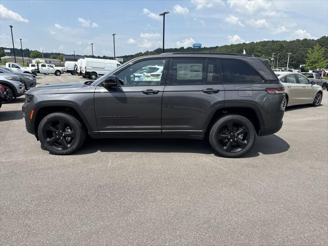 new 2025 Jeep Grand Cherokee car, priced at $41,000