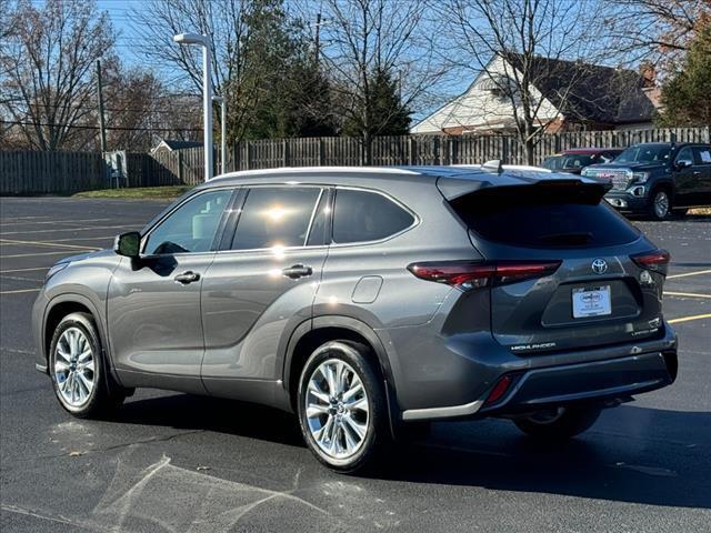 used 2024 Toyota Highlander car, priced at $45,988