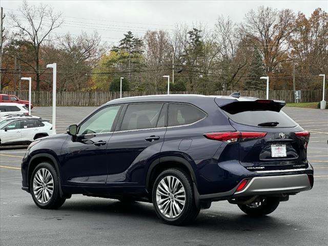 used 2022 Toyota Highlander car, priced at $40,500