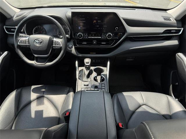 used 2023 Toyota Highlander car, priced at $42,555