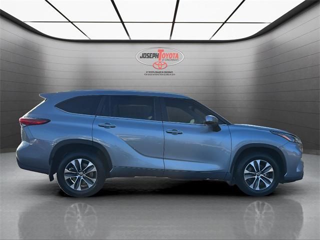 used 2023 Toyota Highlander car, priced at $35,450
