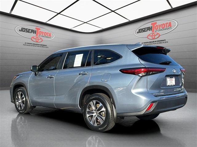 used 2023 Toyota Highlander car, priced at $35,450