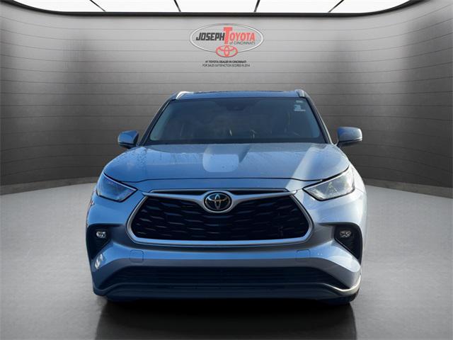 used 2023 Toyota Highlander car, priced at $35,450