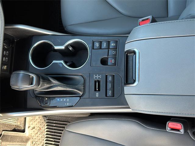 used 2023 Toyota Highlander car, priced at $35,450