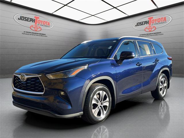 used 2022 Toyota Highlander car, priced at $31,995