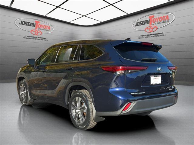 used 2022 Toyota Highlander car, priced at $31,995