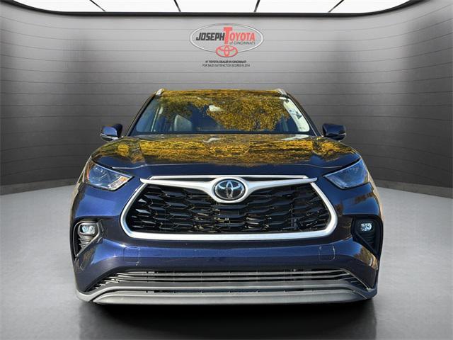 used 2022 Toyota Highlander car, priced at $31,995