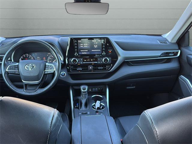 used 2022 Toyota Highlander car, priced at $31,995