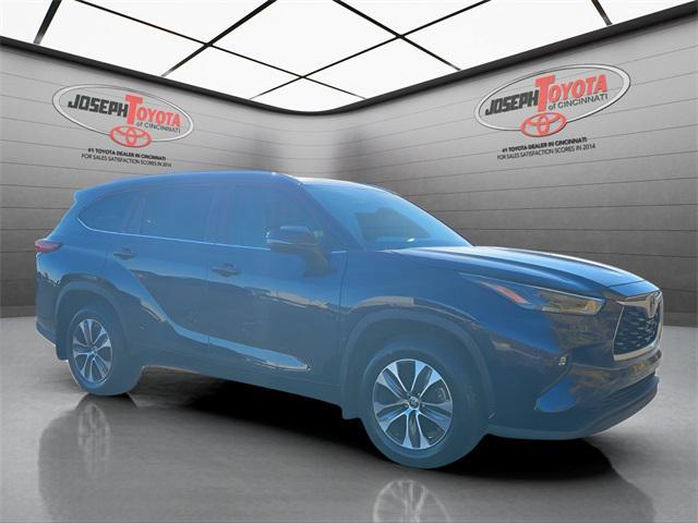 used 2022 Toyota Highlander car, priced at $31,995