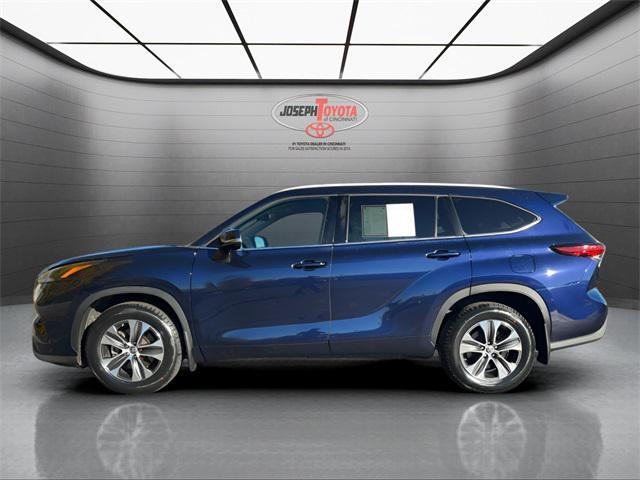 used 2022 Toyota Highlander car, priced at $31,995