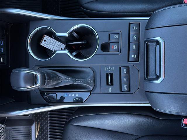 used 2022 Toyota Highlander car, priced at $31,995