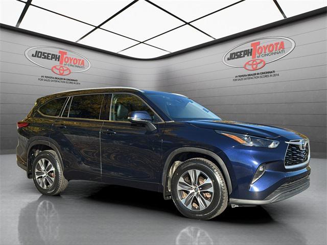 used 2022 Toyota Highlander car, priced at $31,995