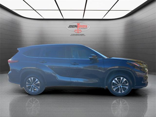 used 2022 Toyota Highlander car, priced at $31,995