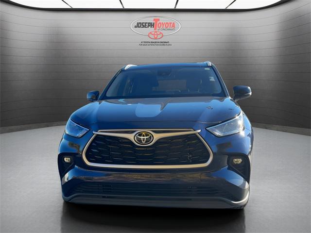 used 2022 Toyota Highlander car, priced at $31,995
