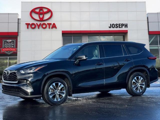 used 2022 Toyota Highlander car, priced at $37,777