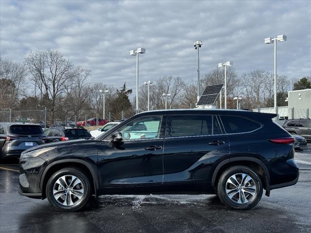 used 2022 Toyota Highlander car, priced at $37,777