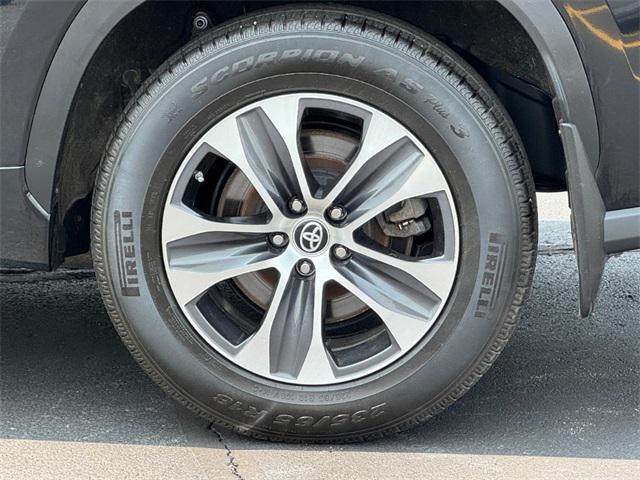 used 2023 Toyota Highlander car, priced at $42,999