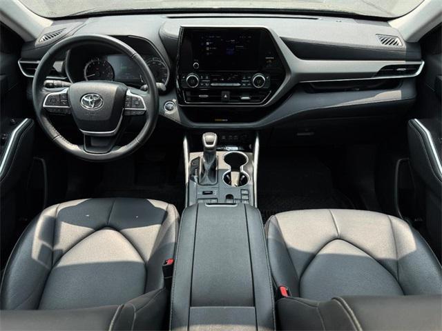 used 2023 Toyota Highlander car, priced at $42,999