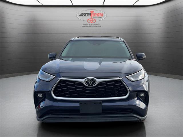 used 2022 Toyota Highlander car, priced at $35,450