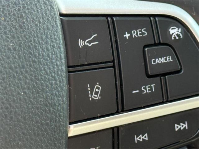 used 2022 Toyota Highlander car, priced at $38,998